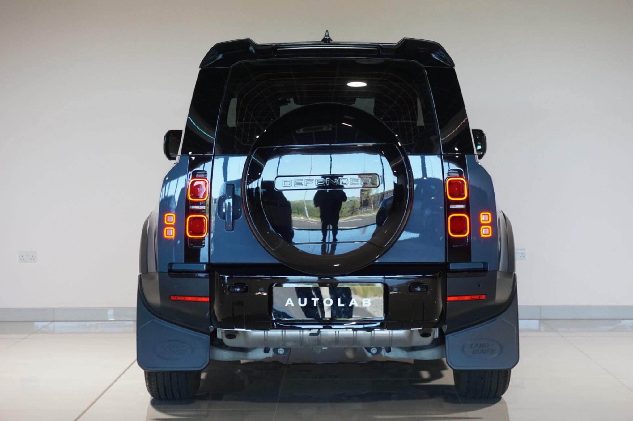 Land Rover Defender 90 2.0 P300 SE SUV 3dr Petrol Auto 4WD Euro 6 (s/s) (300 ps)
